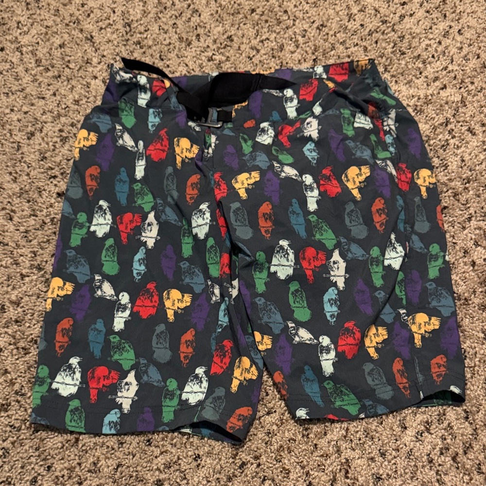 Pearl Izumi Multicolor bird print women’s mtn bike shorts